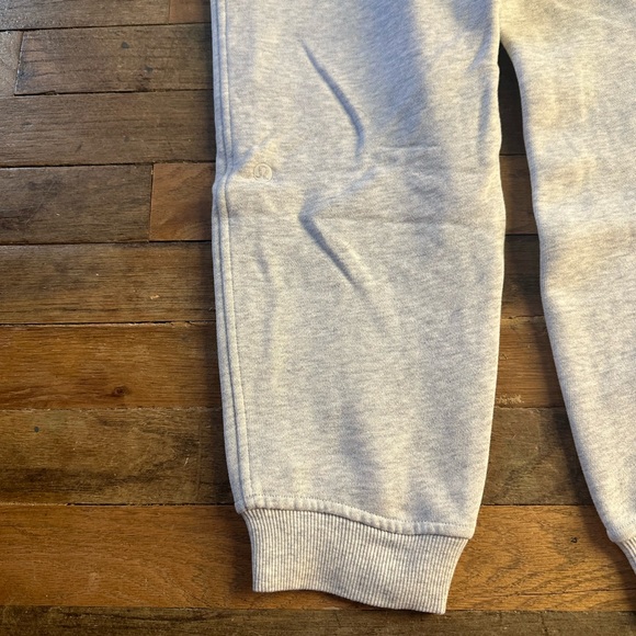 Lululemon Relaxed Fit Scuba Jogger - Size 8 - Heathered Core Ultra alight Grey - Picture 5 of 8